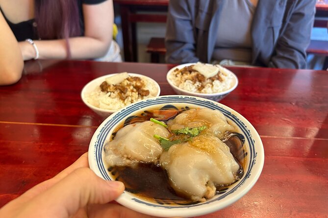 Taipei Hidden Eats, Market & Street Food Tour with 8+ Tastings - Shida Night Market adds variety and atmosphere