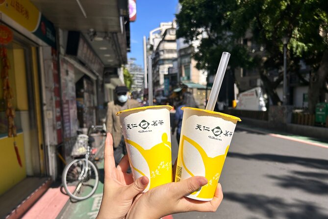 Taipei Hidden Eats, Market & Street Food Tour with 8+ Tastings - The drink and dessert finish near Dongmen