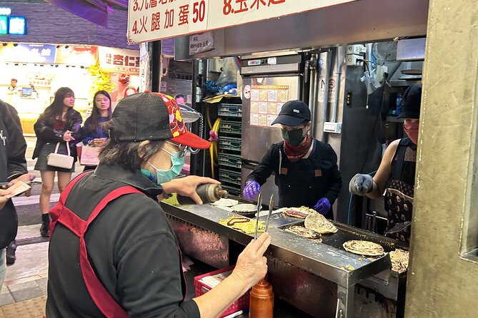 Taipei Hidden Eats, Market & Street Food Tour with 8+ Tastings - Guide quality and food explanations
