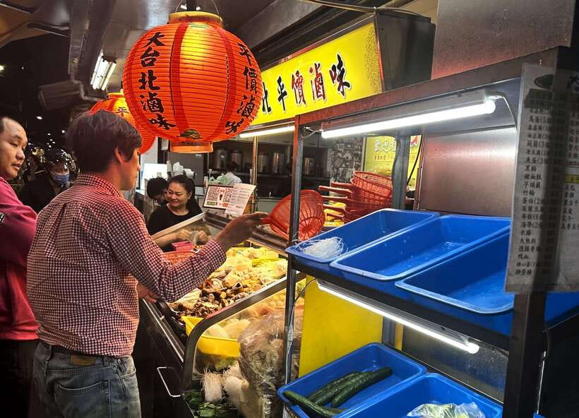 Taipei: Street Food & Hidden Eats Night Market Food Tour - Dou hua and the final secret dish