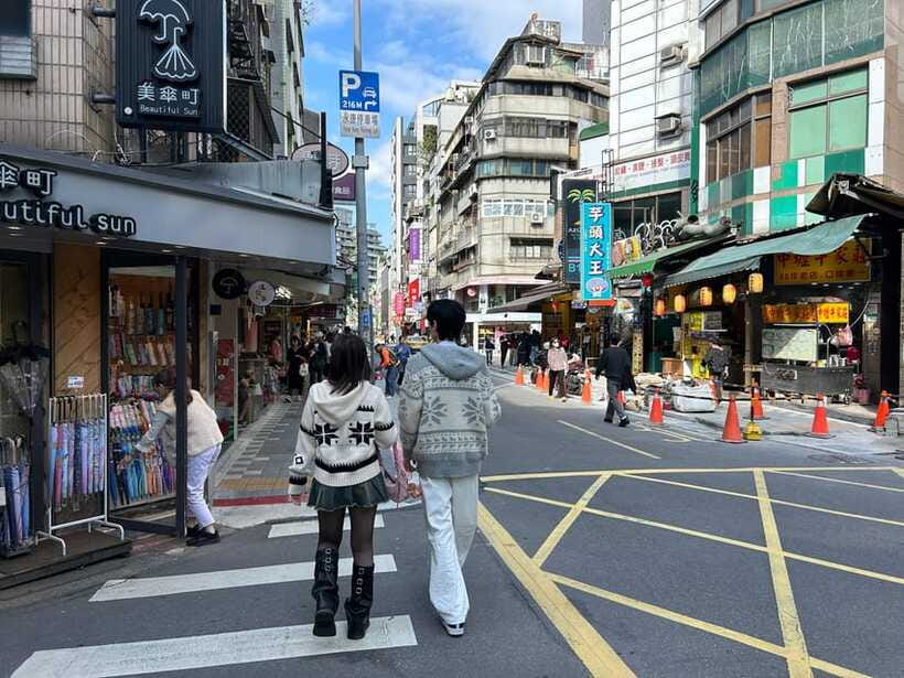 Taipei: Street Food & Hidden Eats Night Market Food Tour - Walking, timing, and practical concerns