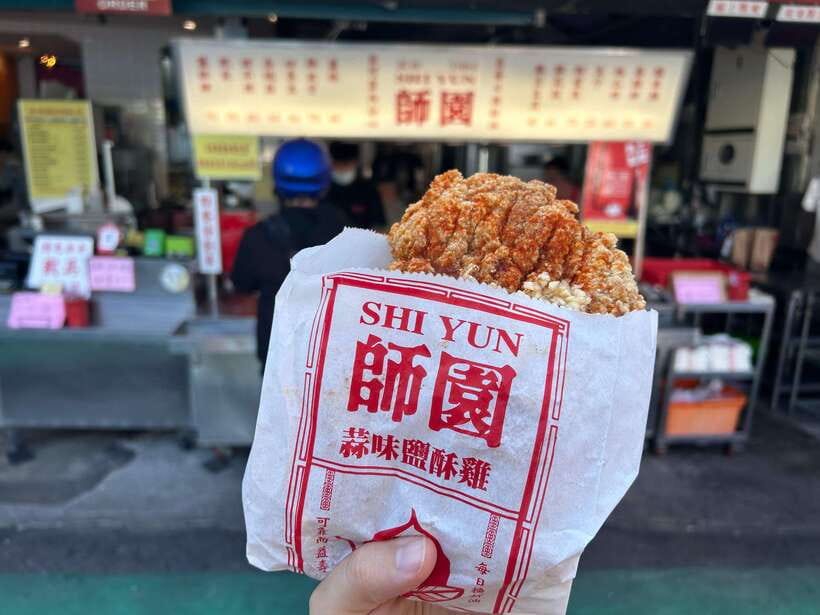 Taipei: Street Food & Hidden Eats Night Market Food Tour - Fried chicken and the Taipei University district