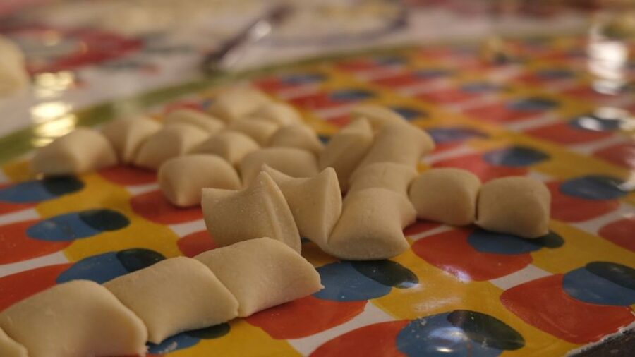 Taormina: Sicilian Cooking Class & Market Tour - Making handmade pasta from one dough