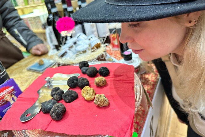 Tasty Trionfale Farmers Market Food Tour and Local Wines Tasting - Passetto di Borgo, Rome’s escape route