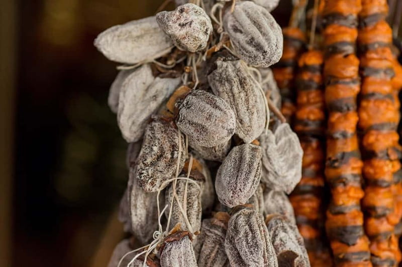 Tbilisi: Street Art & Dezerter Bazaar Tour w/ Tastings - Who should book this walk?