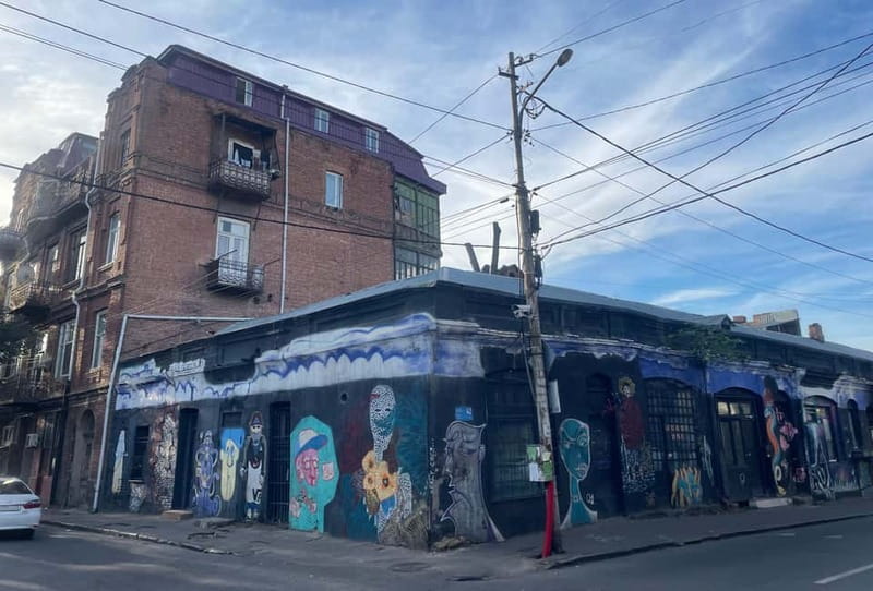 Tbilisi: Street Art & Dezerter Bazaar Tour w/ Tastings - Duration, walking, and practical comfort
