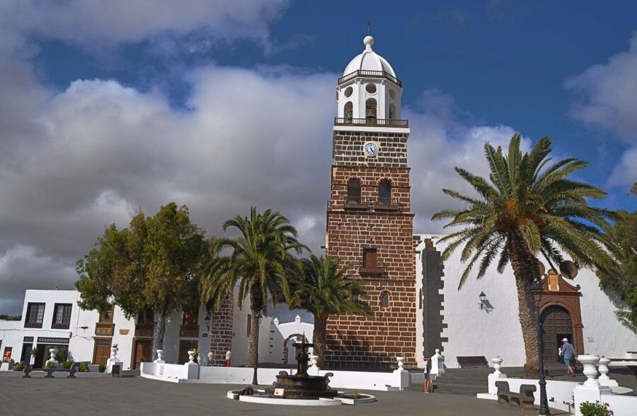 Teguise: Market and César Manrique Foundation Tour - Why this Lanzarote tour works well