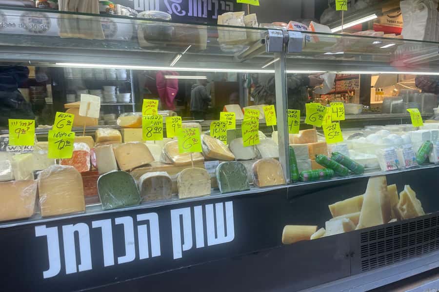 Tel Aviv: Carmel Market & Neighborhood Guided Walking Tour - The guide makes the difference