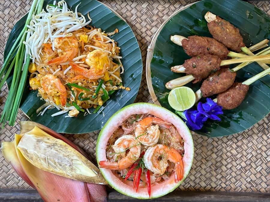 Thai cooking class &Market tour by Amazon Prime Series Chef. - The curry paste lesson is the real cooking skill
