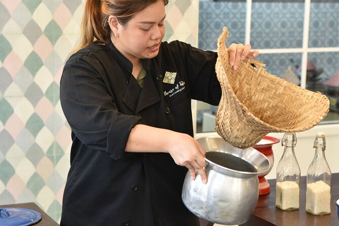 Thai Cooking Class with Market Tour in Sathon Bangkok - Pounding curry paste by hand