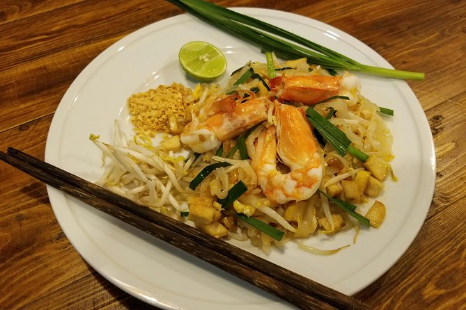 Tingly Thai Cooking Class with Morning Market Tour - What the instructors do well