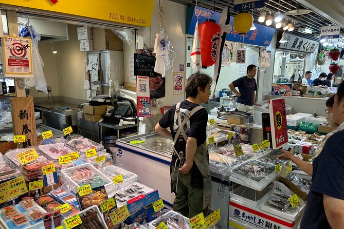 Tokyo: Private Tsukiji Fish Market Tour with 3 food stops - First stop: Tsukiji Uogashi Kaikobashi Building