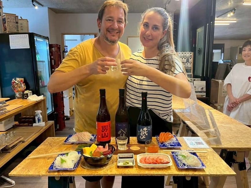 Tokyo: Private Tsukiji Street Food & Sake with Local Guide - What the guides add to the experience