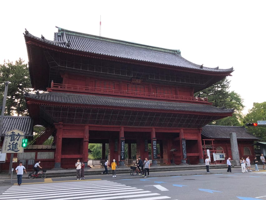Tokyo Tours in Spanish (Tsukiji Market-Ginza-Tokyo Tower) - What the Spanish guide adds