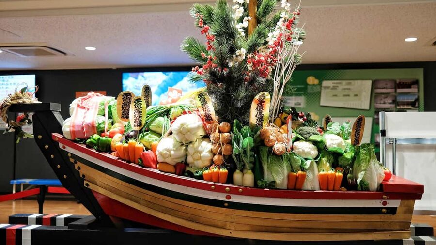 Tokyo: Toyosu Tuna Auction &Tsukiji Market Gourmet Adventure - 7:45 to 8:00 AM: the short transfer to Tsukiji