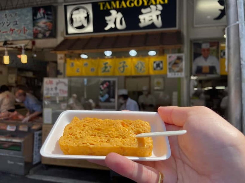 Tokyo: Tsukiji Fish Market food Tour - How the guide changes the market