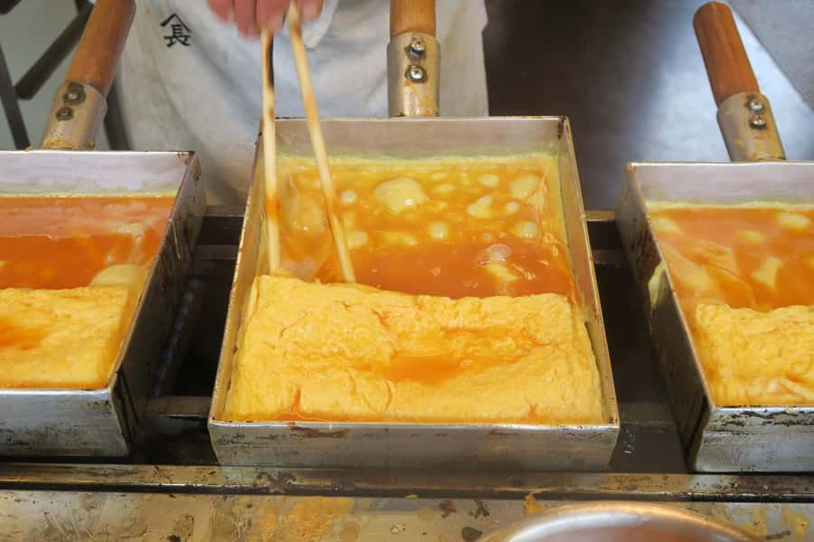 Tokyo : Tsukiji Fish Market Food Walking & Shrine Visit Tour - First taste of Tsukiji Outer Market