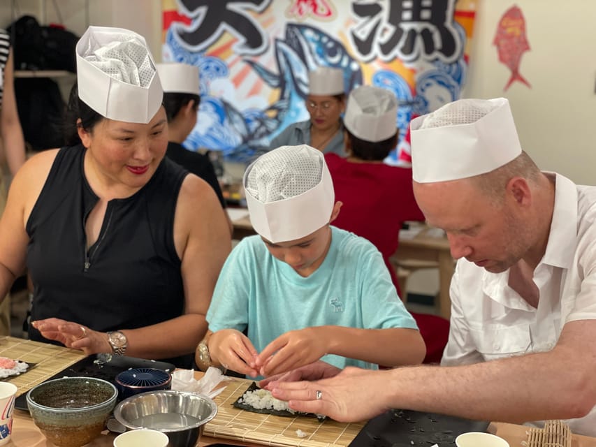 Tokyo: Tsukiji Fish Market Sushi Making Class with Pro Chef - A sushi lesson in the heart of Tsukiji