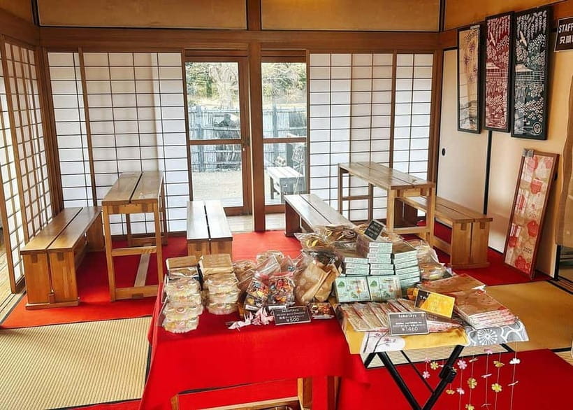 Tokyo: Tsukiji Market and Hama-rikyu Gardens Guided Tour - Hama-rikyu Gardens and its Edo setting