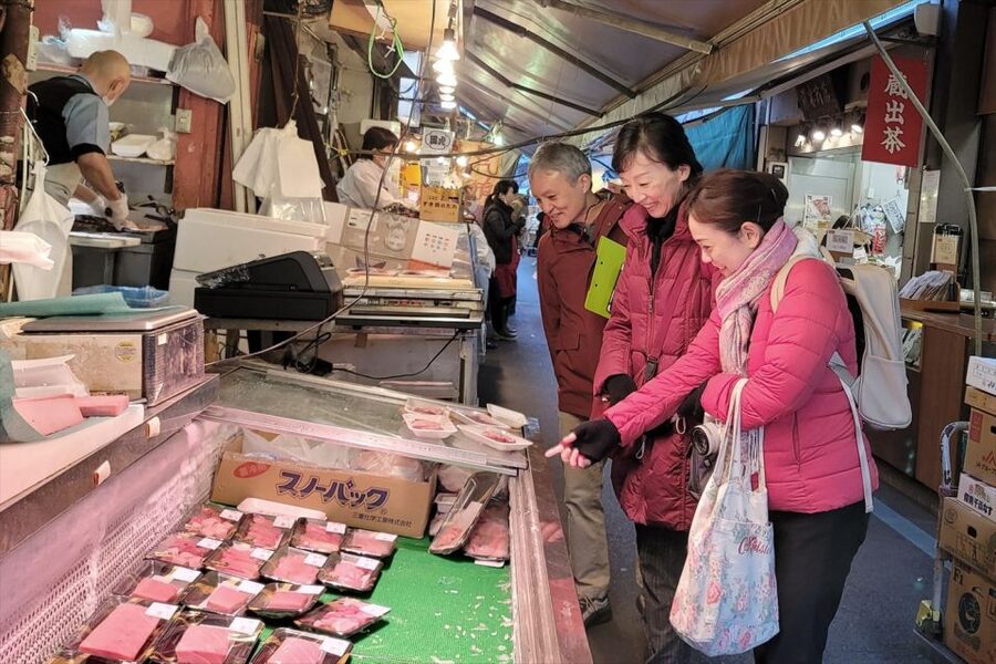 Tokyo: Tsukiji Market Guided Tour & Sushi-Making Experience - Traveling from Tsukiji to the sushi kitchen