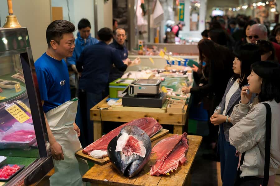 Tokyo: Tsukiji Market Walking Tour & Sushi Cooking Class - Who should book this Tokyo food experience?