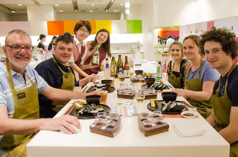 Tokyo: Tsukiji Market Walking Tour & Sushi Cooking Class - Sitting down to eat what you made