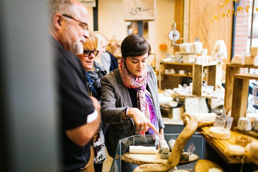 Toulouse: Victor Hugo Market Guided Food Tour with Tastings - Saving the best pieces for the wine pairing
