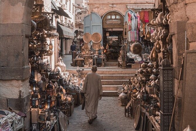 Tour of the Pyramids, Egyptian Museum and Bazaar with lunch - Three hours beside the Pyramids of Giza