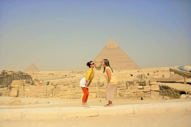 Tour of the Pyramids, Egyptian Museum and Bazaar with lunch - Lunch as a useful pause