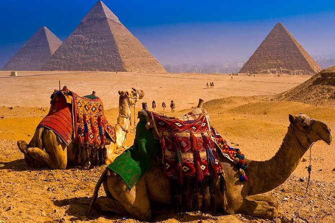 Tour to the Pyramids, Egyptian Museum and Local Bazaar from Cairo - A full Cairo day built around the ancient monuments