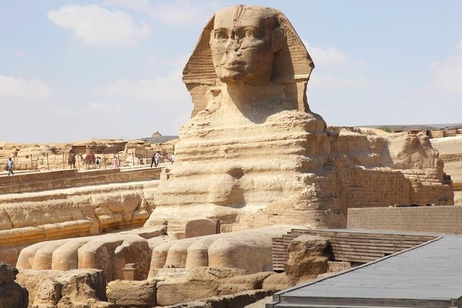 Tour to the Pyramids, Egyptian Museum and Local Bazaar from Cairo - A closer look at Tutankhamun in the Egyptian Museum