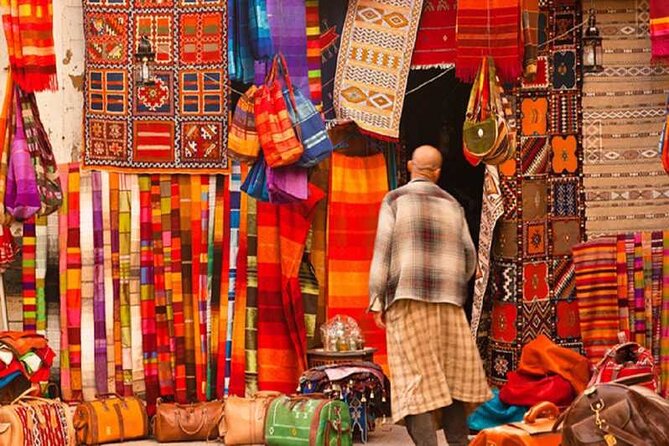 Traditional Souks Shopping Private Tour in Casablanca - Starting with pickup and a comfortable ride