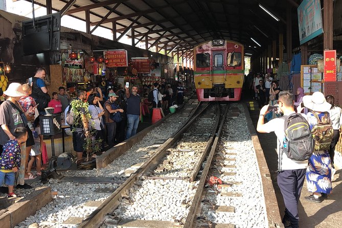 Train Market and Floating Market half day tour - Who will get the most from this tour