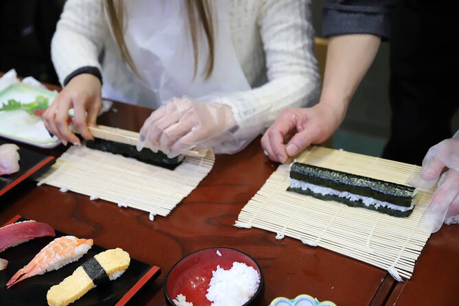Tsukiji Fish Market Guided Tour and Sushi Making with Pro Chef - What this Tsukiji and sushi class really offers