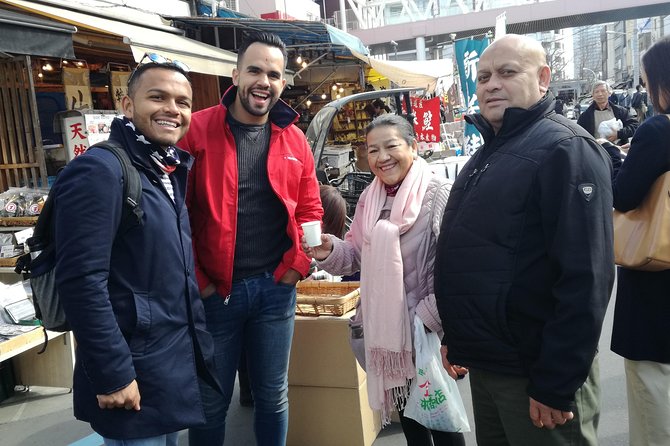 Tsukiji Food and Toyosu Market with Government-Licensed Guide - What the guides do best