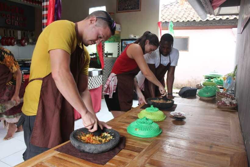 Ubud: Balinese Cooking Class and Market Tour - Cooking nine dishes by hand