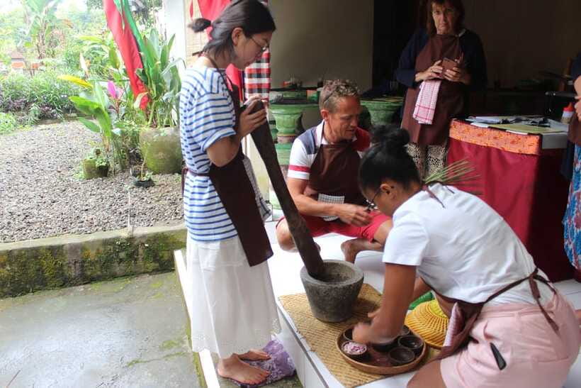 Ubud: Balinese Cooking Class and Market Tour - Choosing between morning and afternoon