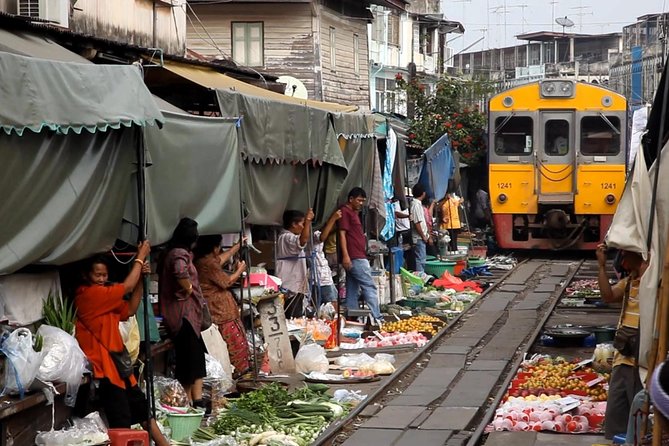 Unique Bangkok Markets: Train Market & Floating Market Adventure - Why Maeklong Railway Market is worth the early start