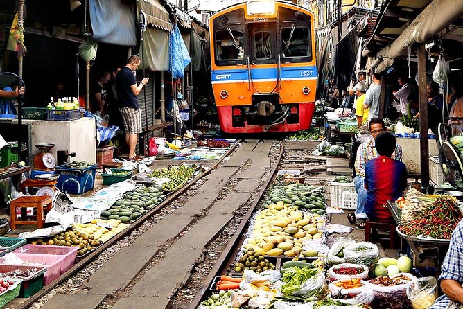 Unique Bangkok Markets: Train Market & Floating Market Adventure - Small details that can improve your morning