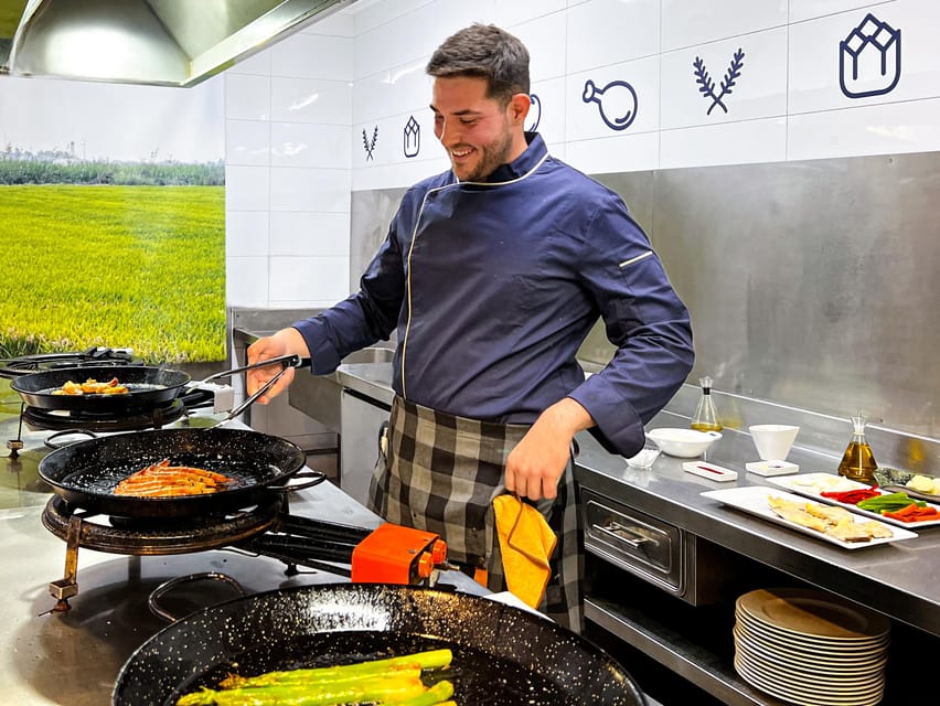 Valencia: Paella Cooking Class with Central Market Tour - Eating the paella you made