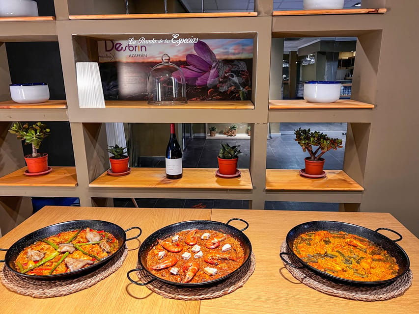Valencia: Paella Cooking Class with Central Market Tour - Central Market and the morning choice