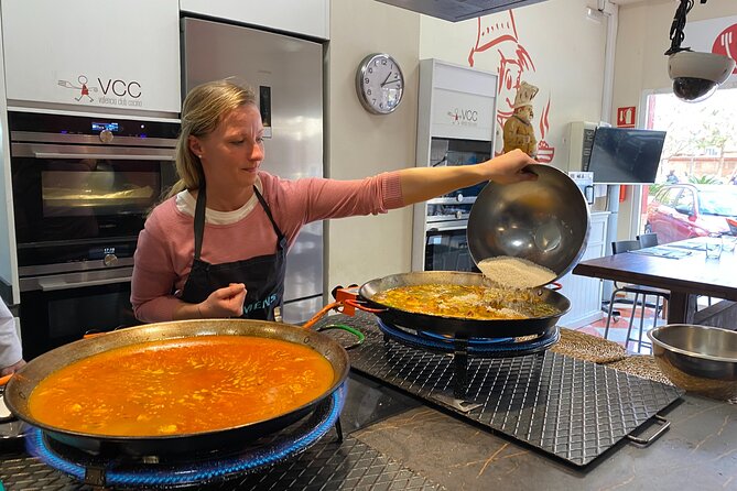 Valencian paella workshop and visit to the Algiros market - Learning what Valencian paella really is