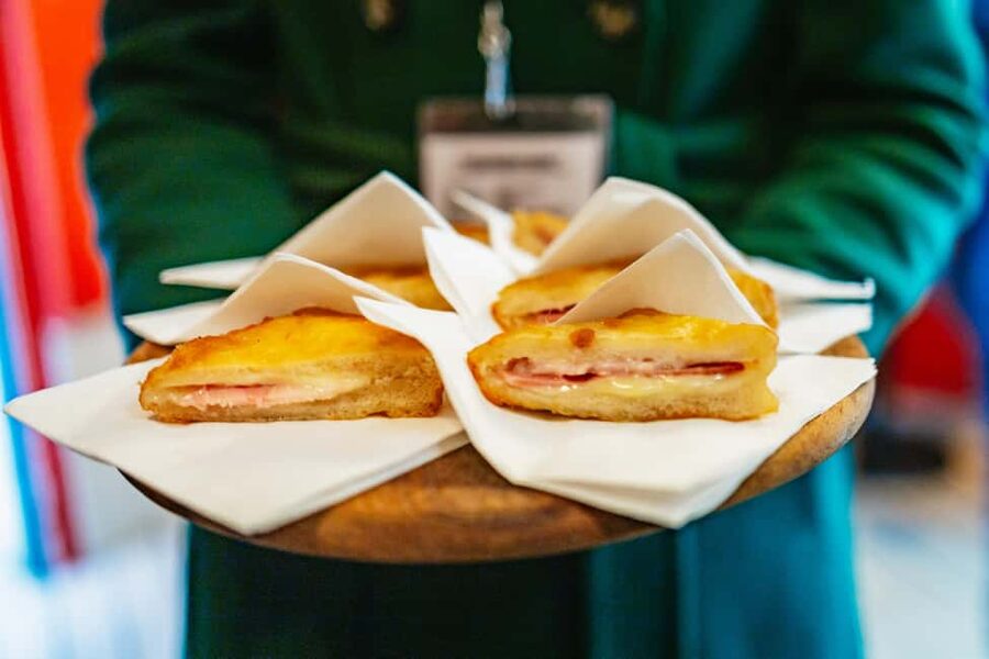 Venice: Rialto Market Food and Wine Lunchtime Tour - Cicchetti at an old Venetian osteria