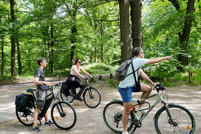 Versailles Full-Day Electric Bike Tour : Market, Picnic & Palace - The Notre Dame market turns lunch into part of the tour