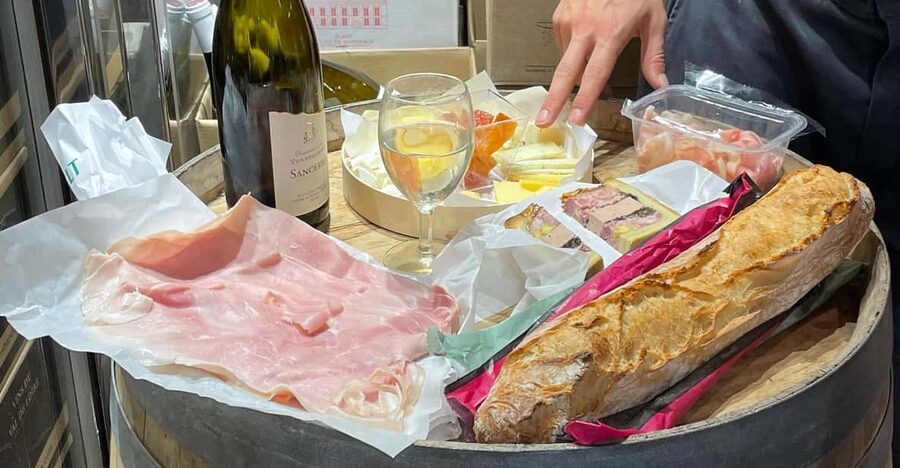 Versailles: Local & small-group Farmers' Market Food Tour - The Royal Vegetable Gardens tasting