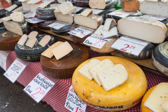 Vienna for Food Lovers: Cafés, Markets & Austrian Cuisine - Graben, Kohlmarkt, and Stephansplatz set the scene