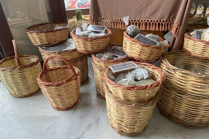 Walking Tour and Cooking Class on Naxos with Local Market Visit - Entering the 13th-century Kastro
