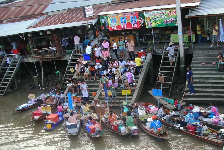 Weekend Amphawa Floating Market & Train Market Private Tour - Why the small group changes the day