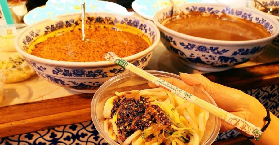 Xi'an Muslim Quarter Night Market Foodie Walking Tour - Why this night market walk is different