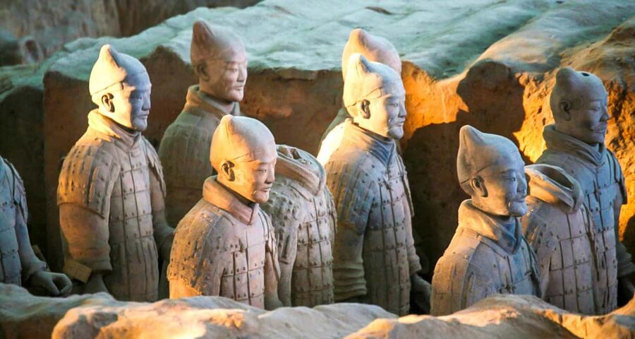 Xi'an: Terracotta Army, Lunch, City Wall, Pagoda, Bazaar - The one-hour ride to the Terracotta Army